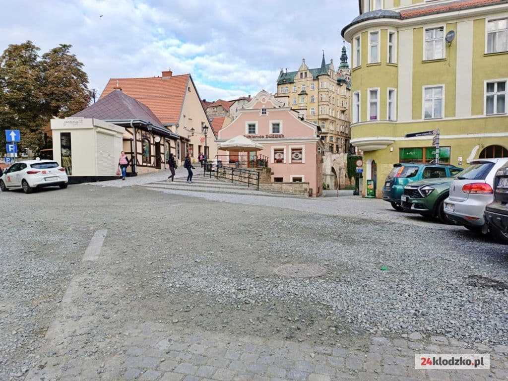 Kłodzko. Rusza popowodziowa odbudowa ul. Grottgera i Daszyńskiego. Miasto podpisało umowę z wykonawcą