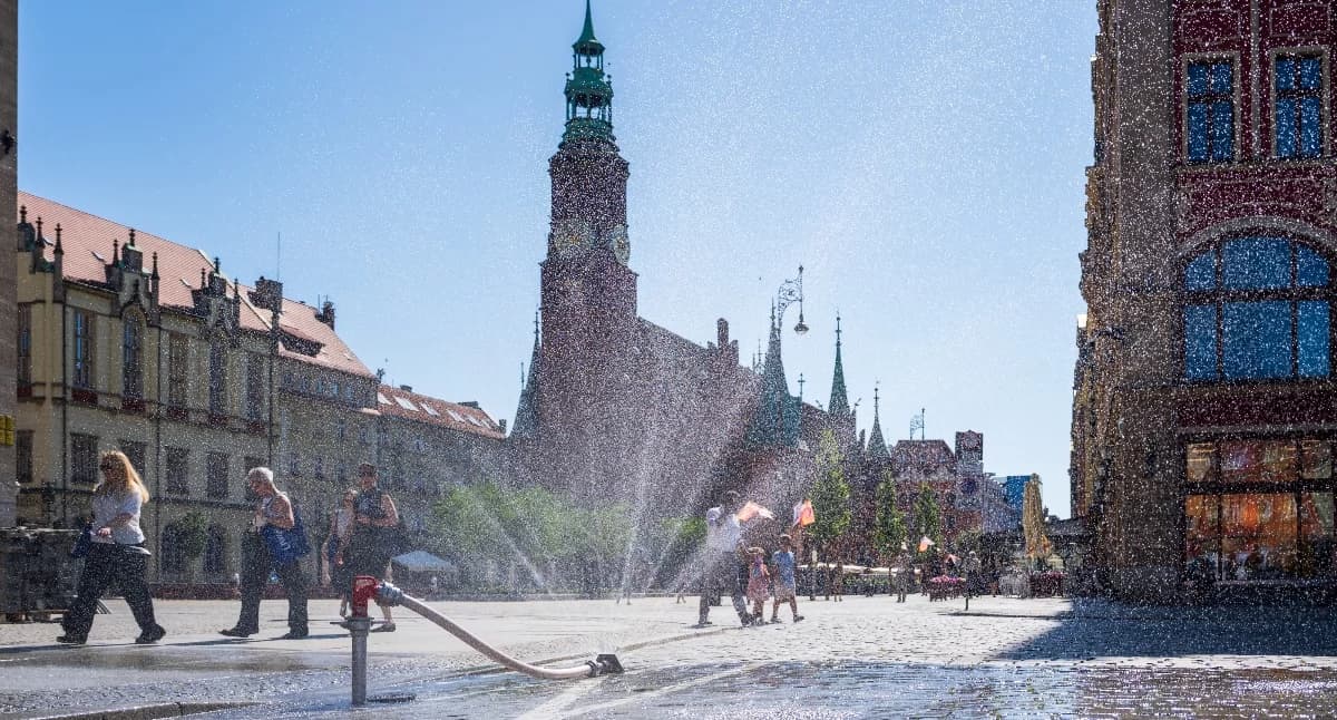 Fala 40°C nad Wrocławiem. Miasto uruchomił…