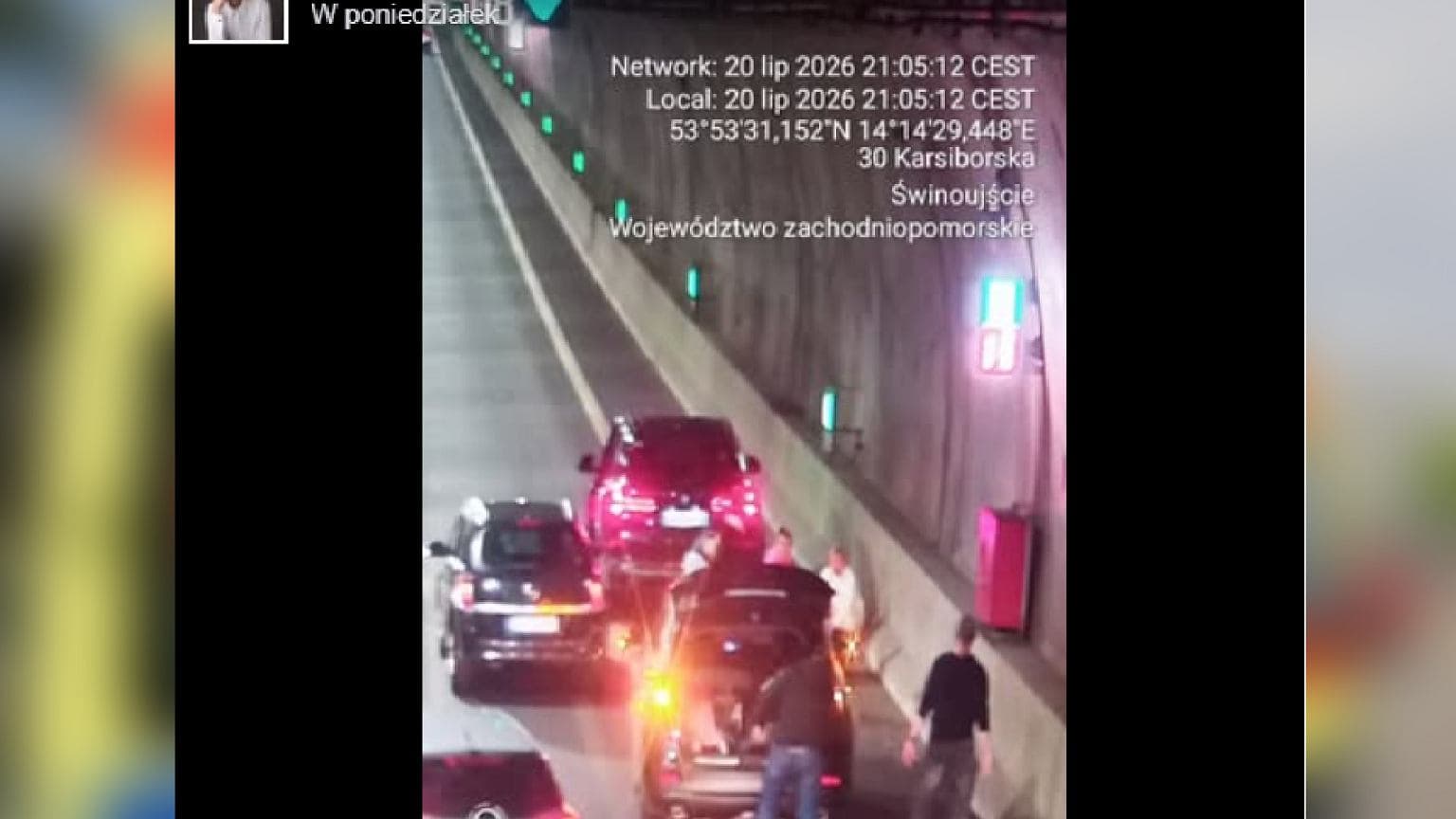 Zatrzymał samochód w tunelu i położył się obok auta. Kierowca potrzebował pomocy