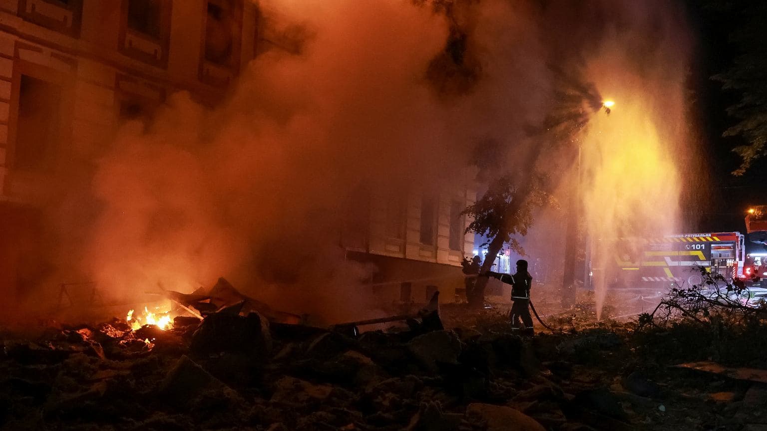 Ponad 400 dronów nad Moskwą. W ogniu skład ropy i centrum logistyczne