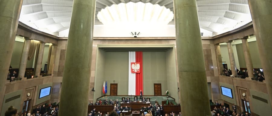 Sejm przyjął ustawę zakazującą korzystania z komórek w podstawówkach i przedszkolach
