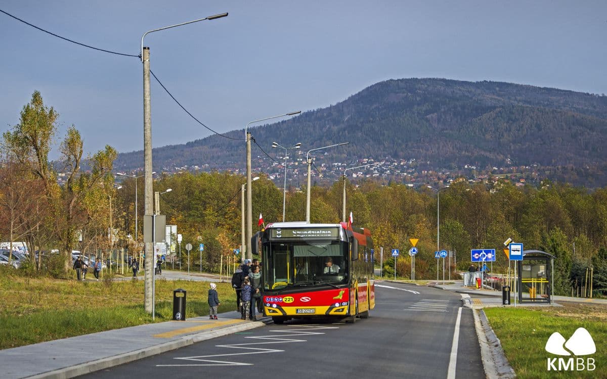 Autobusy w wakacje Miasto, Mieszkańcy