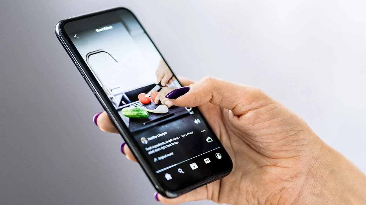 Jak pobrać film z Facebooka? Tak ściągniesz wideo na telefonie i komputerzeAktualizacja: