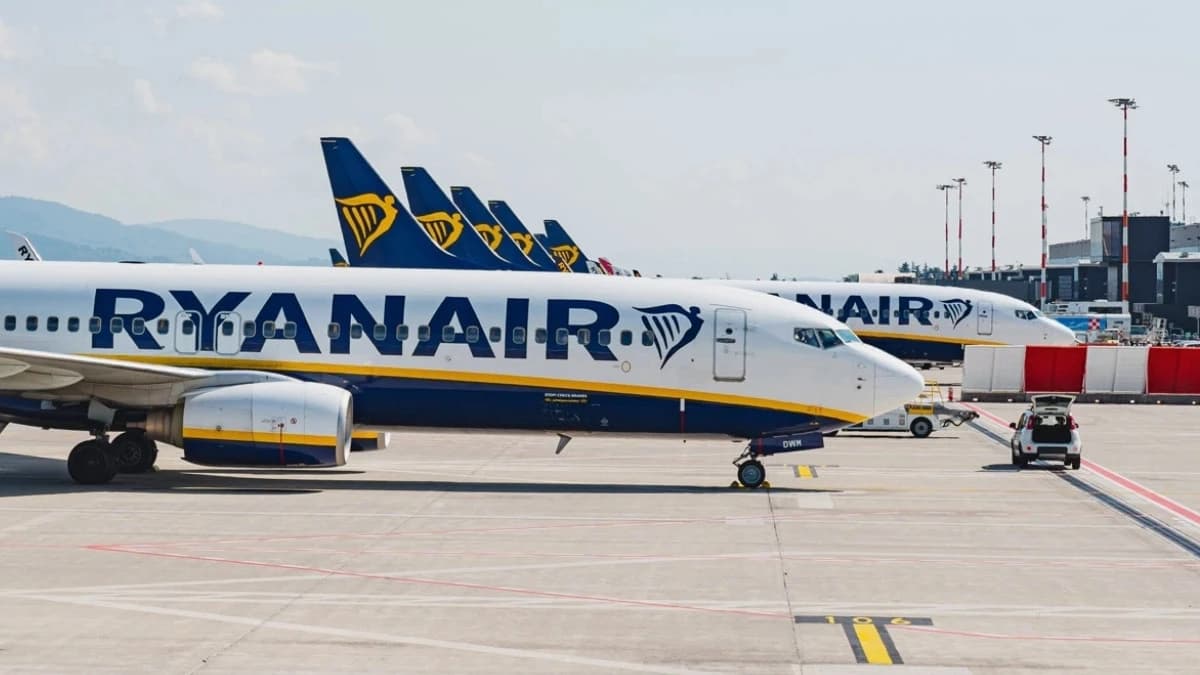 Pasażera niemal wyssało z samolotu. Ryanair wskazuje winowajcęAktualizacja: