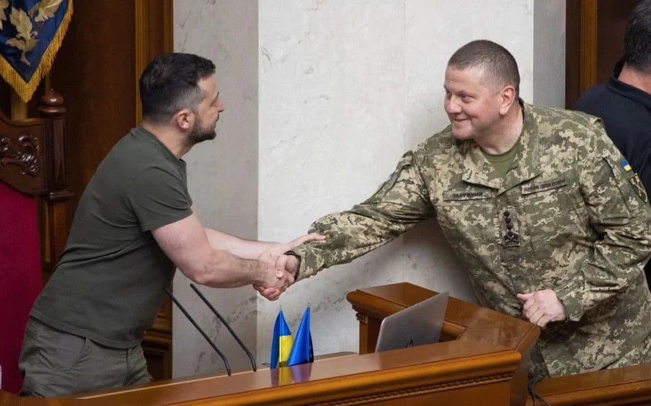 „Tak, będę”. Gen. Załużny powiedział Zełenskiemu, że wystartuje
