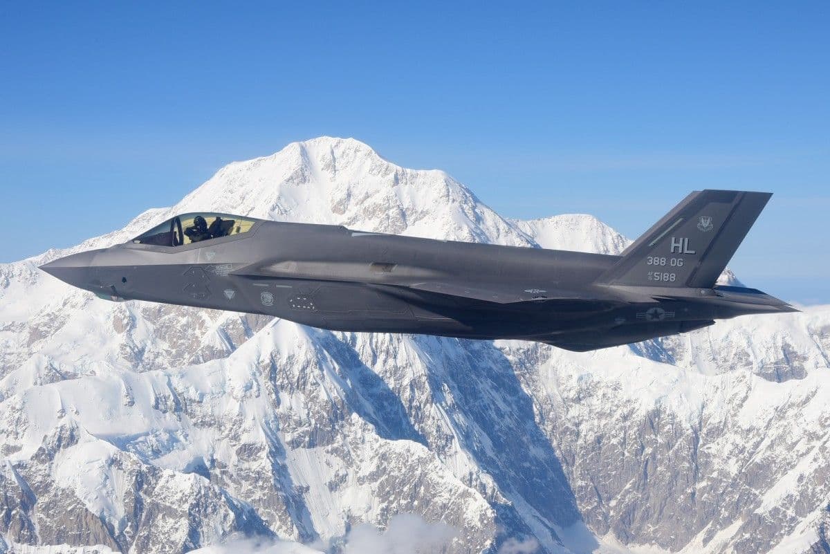 Bomby atomowe kontra lotniskowce. F-35 na celowniku