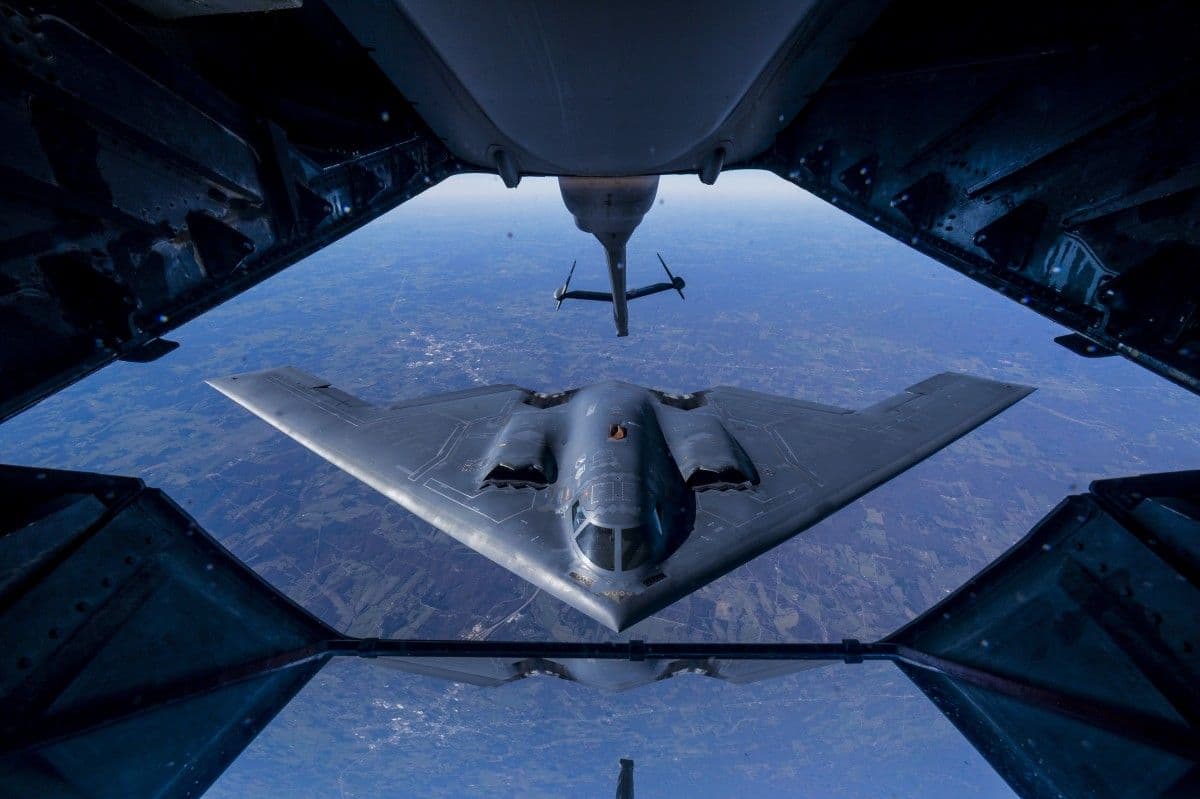 Niewidzialny B-2 zatapia okręt na Pacyfiku. Przełomowy test USA