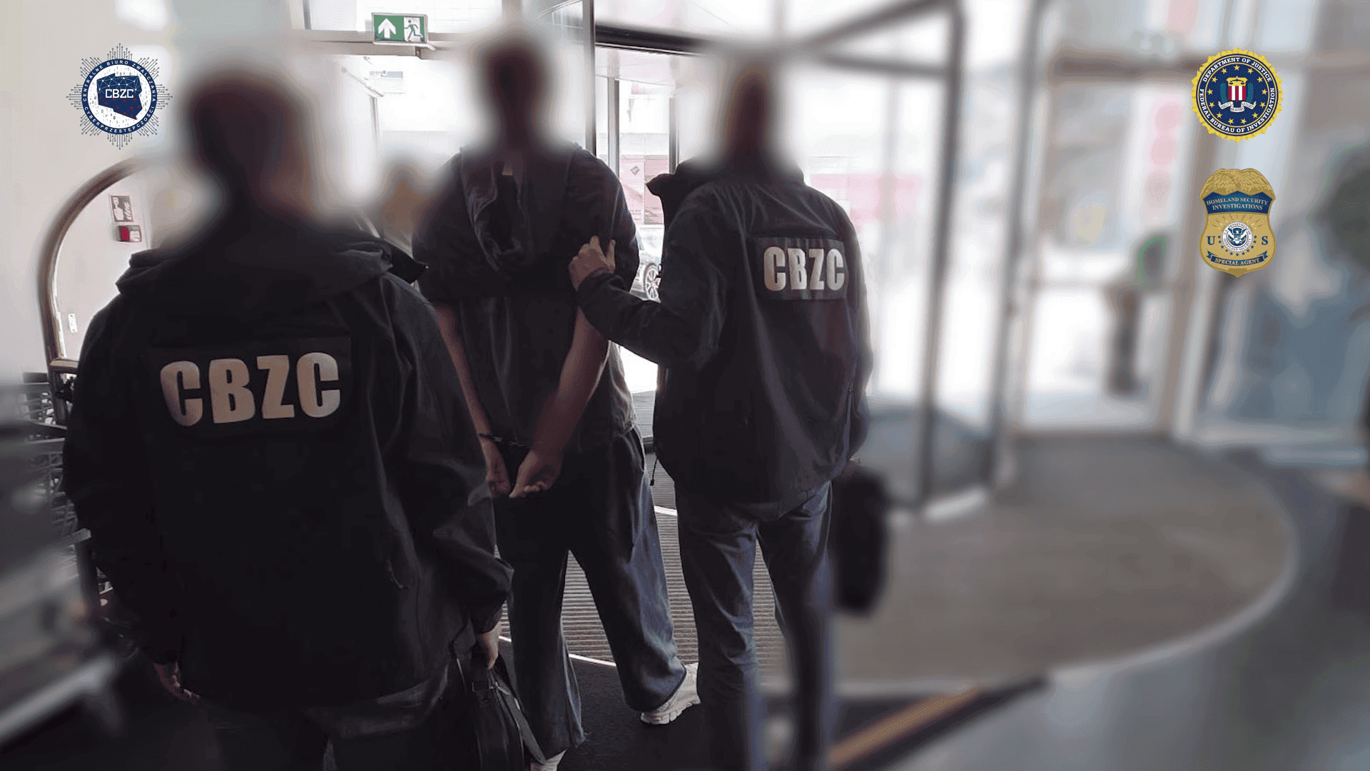 Włamywali się na konta i kradli miliony. Liderzy grupy zatrzymani w akcji CBZC i FBI
