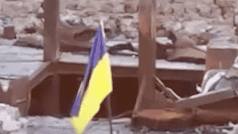 Strategiczny pas ziemii u ujścia Dniepru. Ukraina podniosła flagę, ale walki trwają