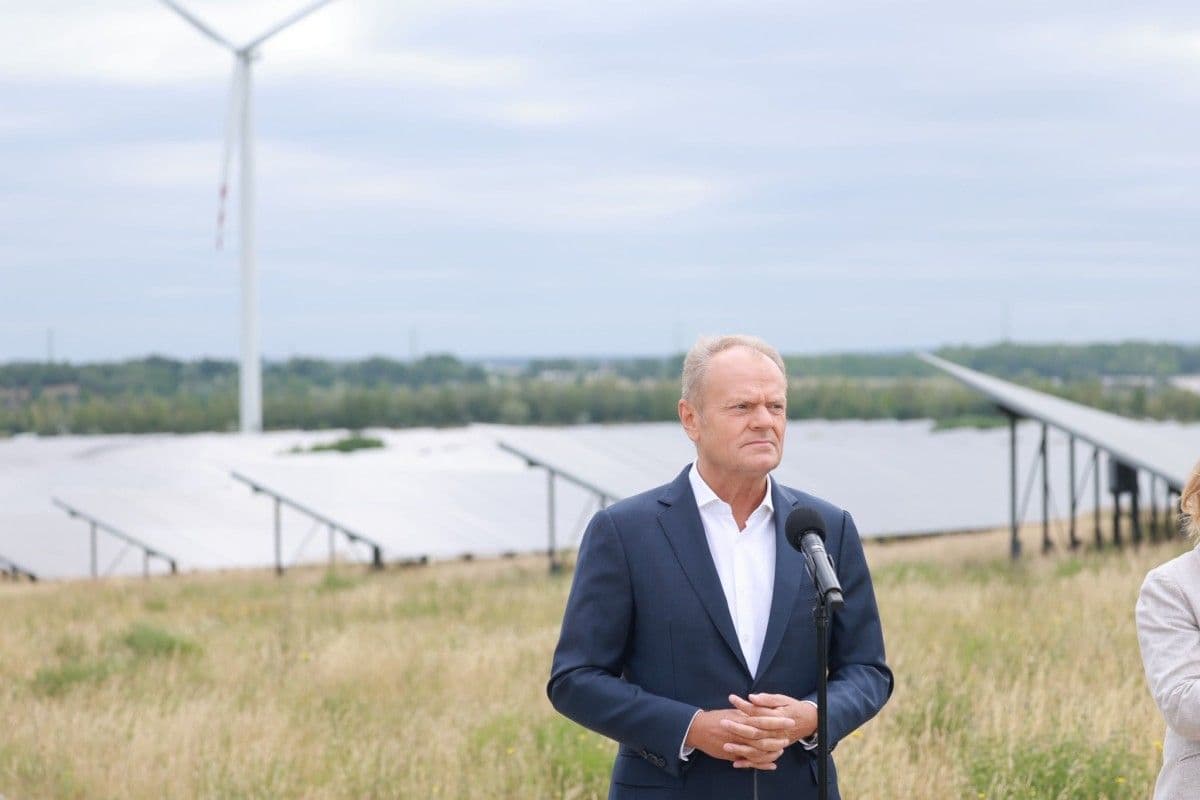 Tusk: w Warszawie stanie Mur Pamięci ofiar wojen XX wieku w Ukrainie