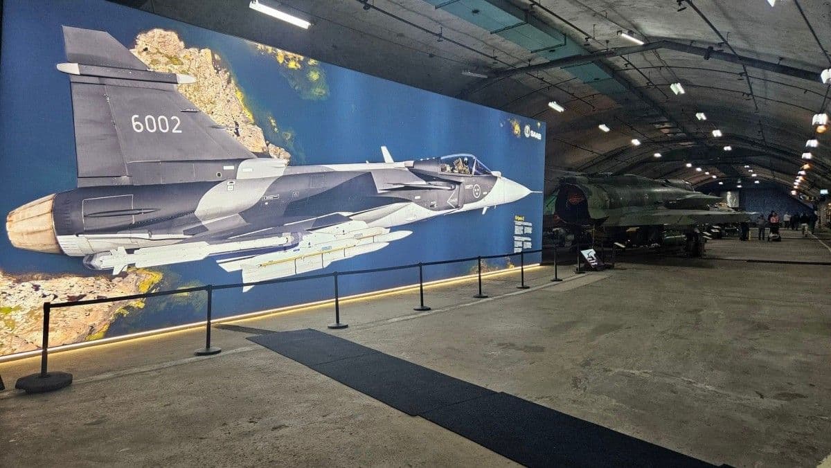 Szwedzka bomba atomowa i myśliwce pod skałami