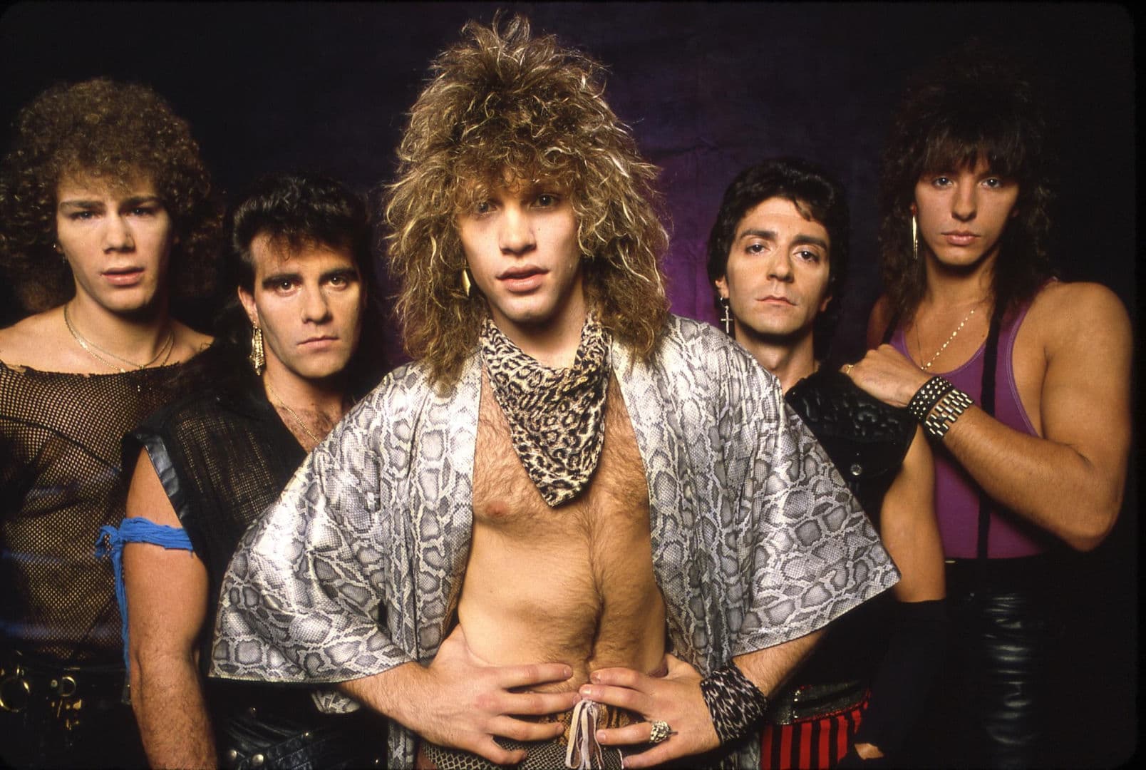 25 miał już nigdy nie zaśpiewać Jon Bon Jovi wrócił na scenę! Jak dziś brzmi i wygląda?