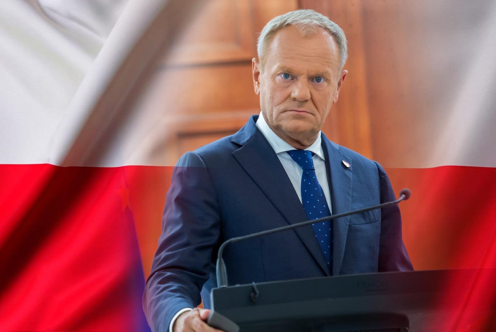 Donald Tusk musi gasić pożary Mnożą się afery. Czy wyborcy KO pokażą partii czerwoną kartkę w wyborach?