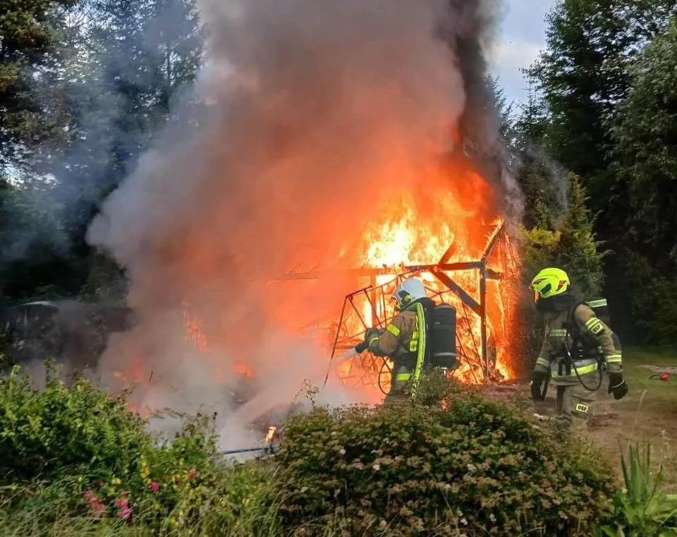 Pożar przyczepy kempingowej w Małopolsce. Lądował śmigłowiec LPR