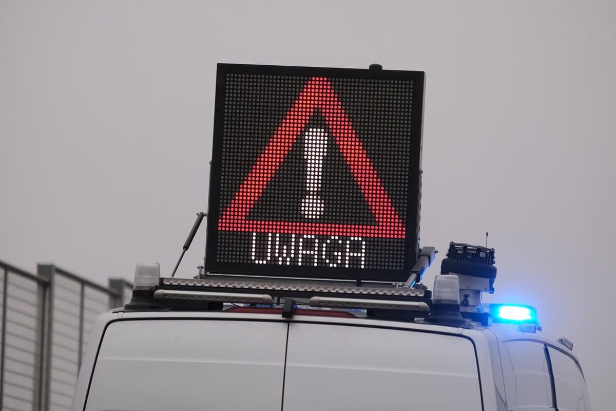 Groźny pożar na ekspresówce pod Lublinem. Na drodze tworzą się korki, strażacy dojeżdżają na miejsce