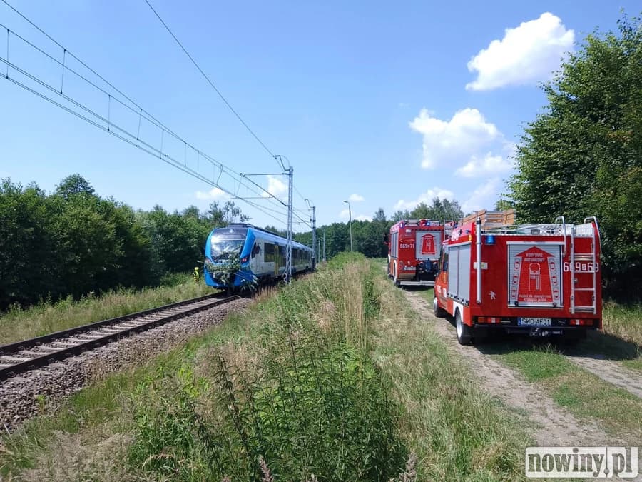 Wykolejenie pociągu w Czyżowicach. Trwa ewakuacja pasażerów [ZDJĘCIA]