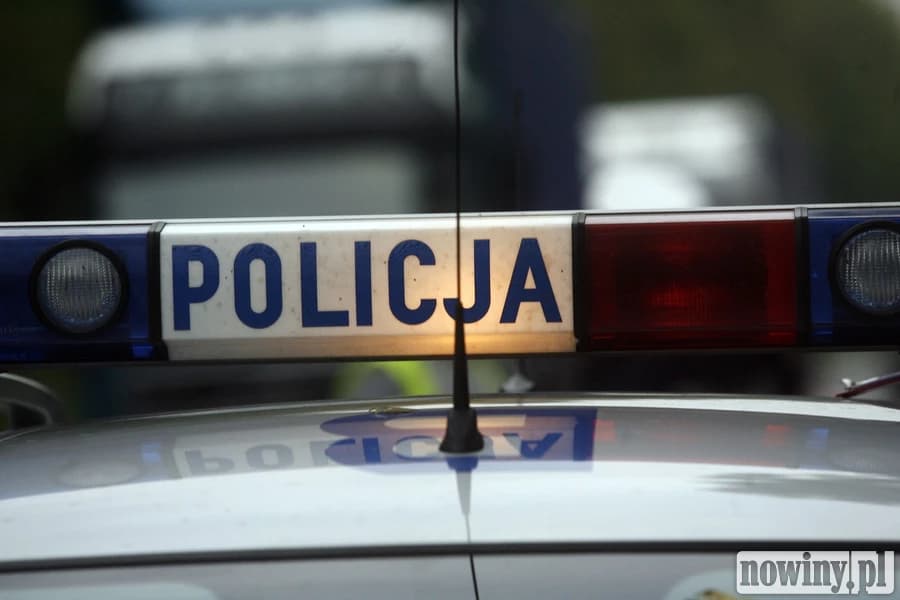 Rzucił kamieniem i spowodował straty na 1000 zł