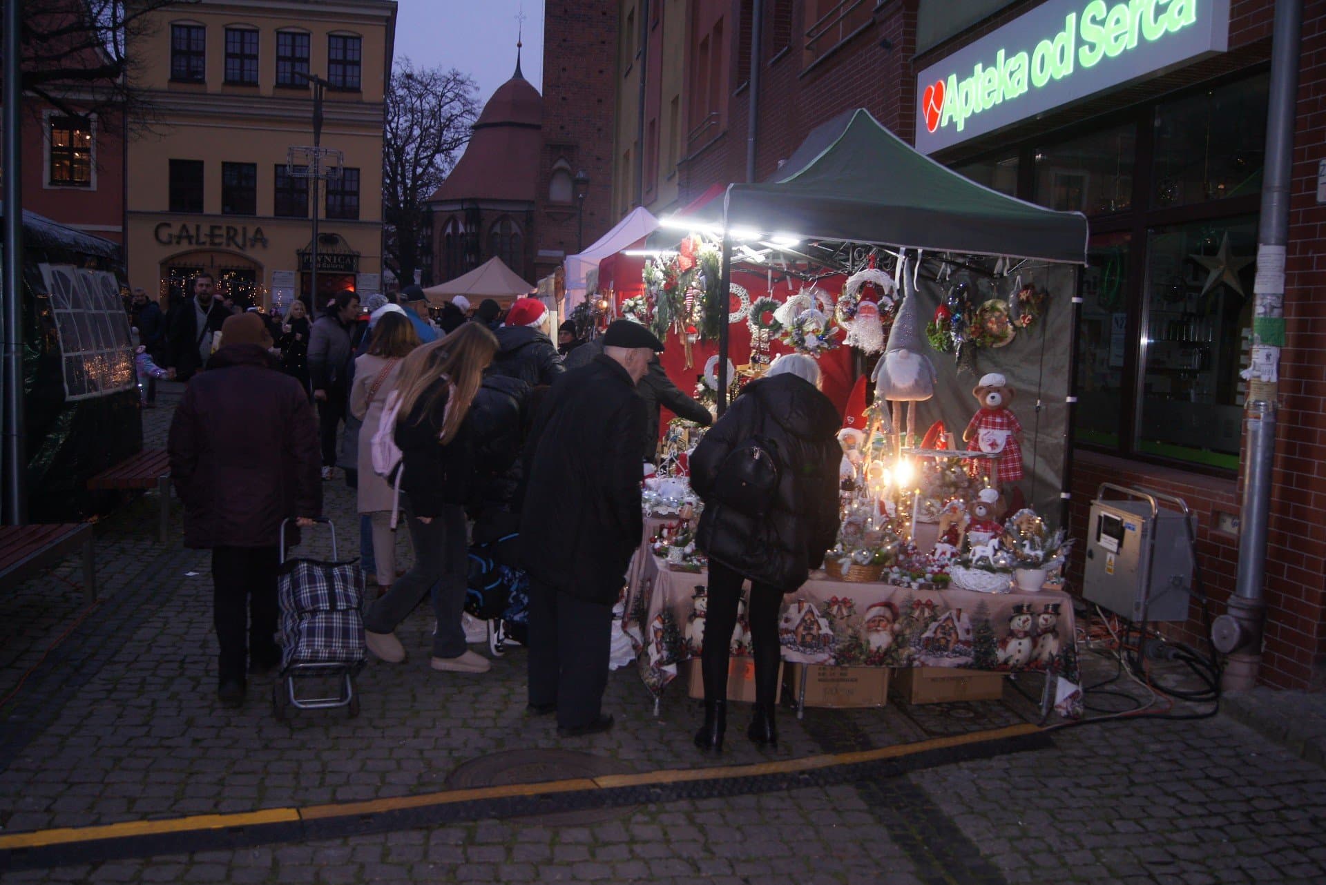 Świąteczna atmosfera na Rynku Staromiejskim w Stargardzie [ZDJĘCIA]