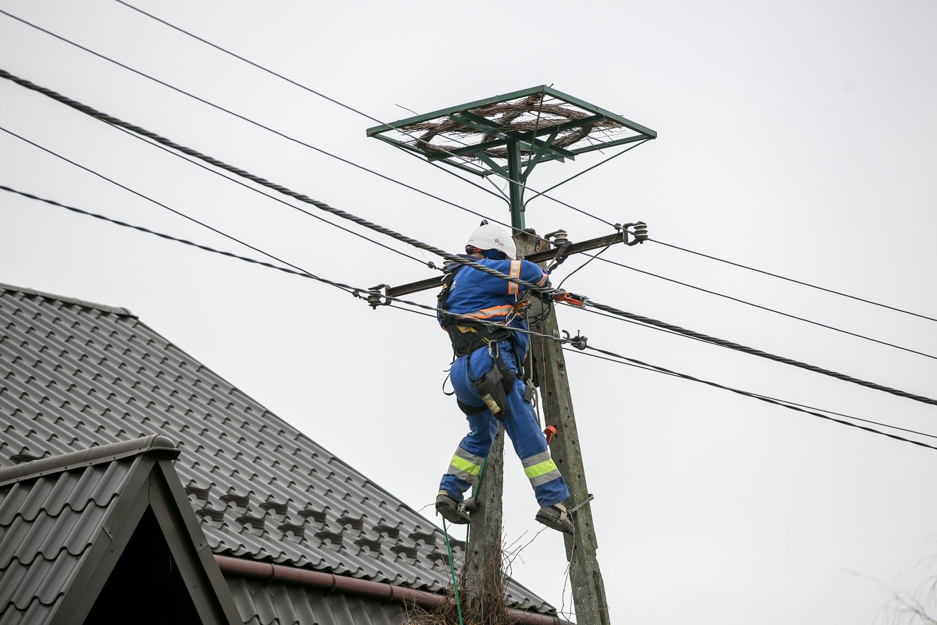 Przerwy w dostawie prądu po burzy. Kolejne wyłączenia zaplanowano na najbliższe dni