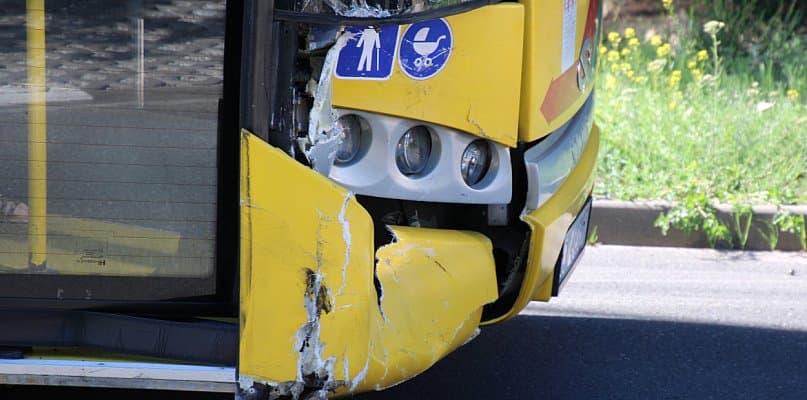Zderzenie autobusu MPK z osobówką