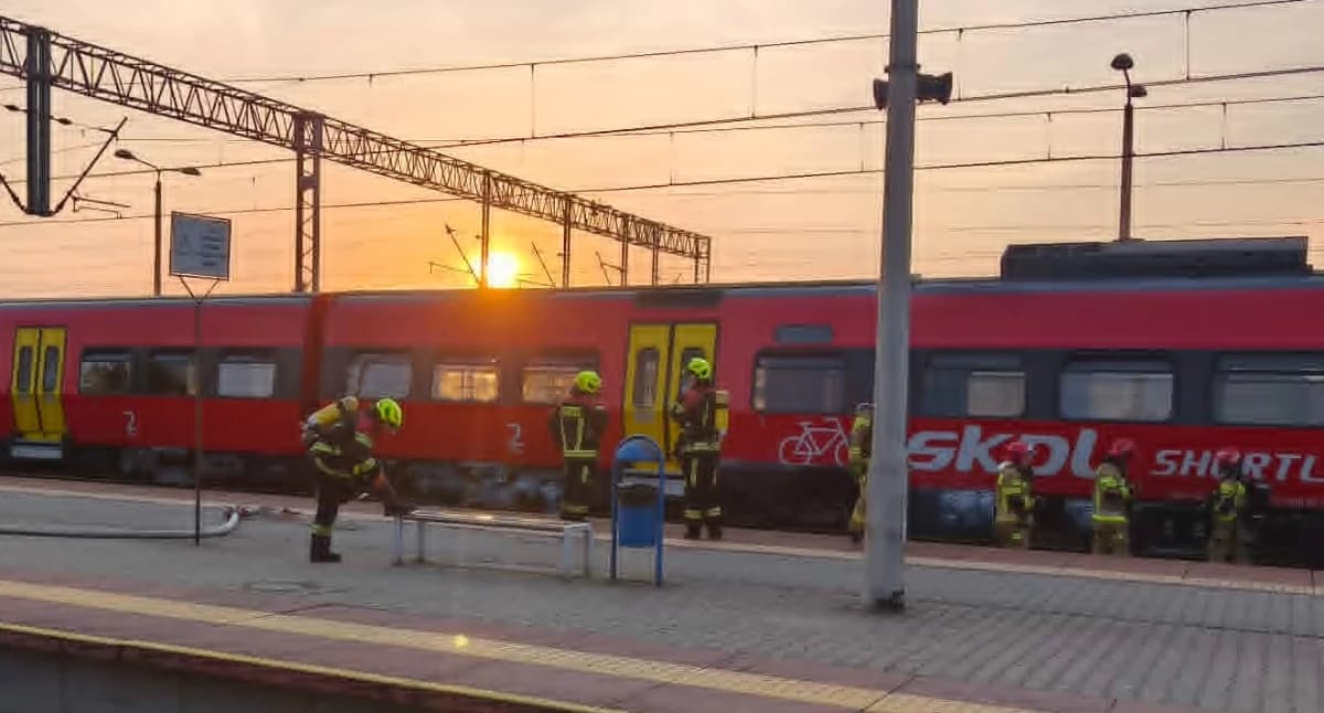 Pożar pociągu na dworcu w Dębicy. Ewakuowa…