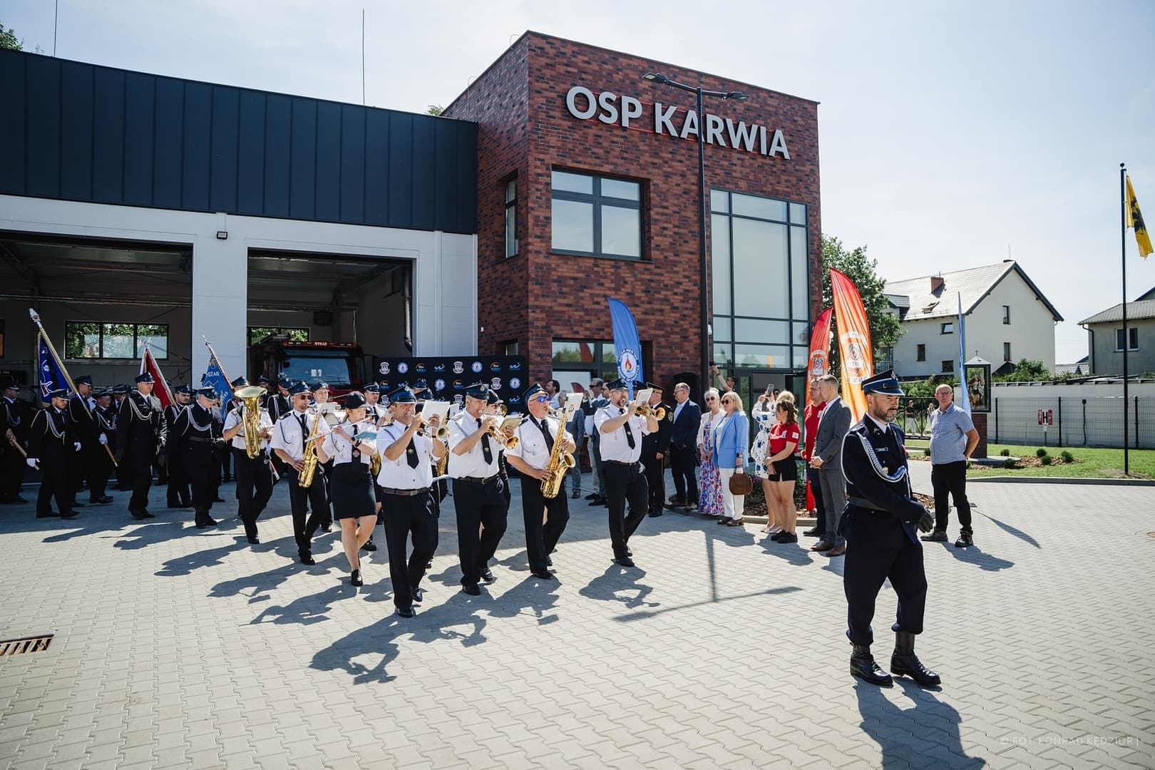 Wielki dzień dla OSP Karwia: strażacy oficjalnie otworzyli nowoczesną remizę [ZDJĘCIA]