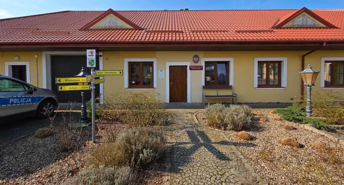 Dzisiaj Samotny 4-latek na placu zabaw. Dzięki rea…