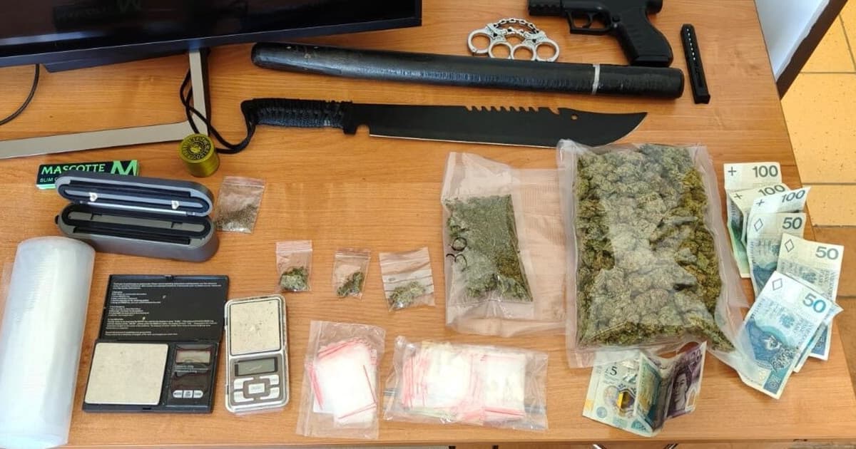 Nakło nad Notecią: Prawie ćwierć kilograma narkotyków w samochodzie