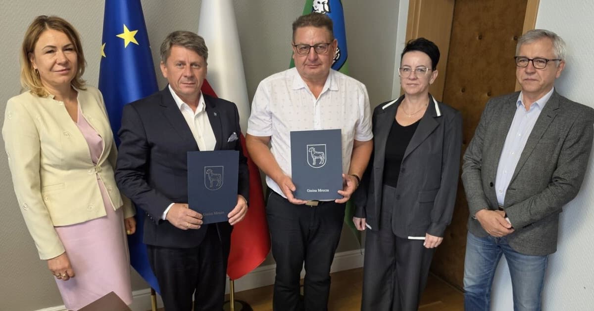Mrocza: Podpisano umowę na remont drogi w Drzewianowie
