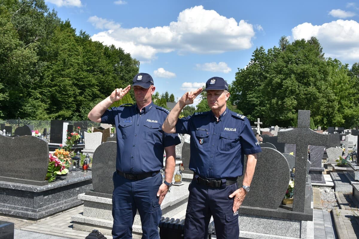 Lubaczowscy policjanci uczcili pamięć tragicznie zmarłego kolegi