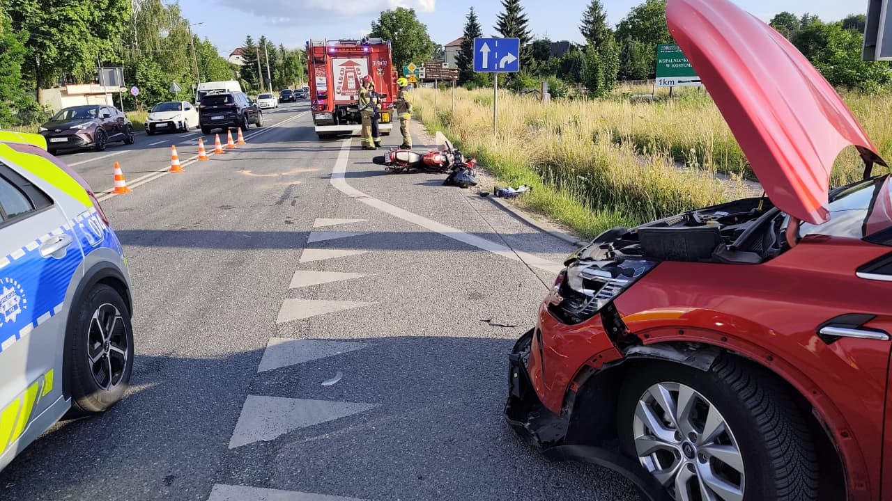 Zderzenie osobówki i motocykla w Miedzianej Górze. Dwie kobiety w szpitalu 20