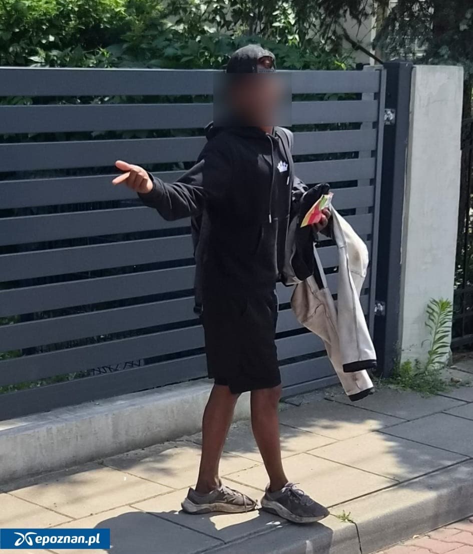 Obcokrajowiec zaczepiał dzieci pod poznańską szkołą i wciskał im cukierki. Zostanie deportowany