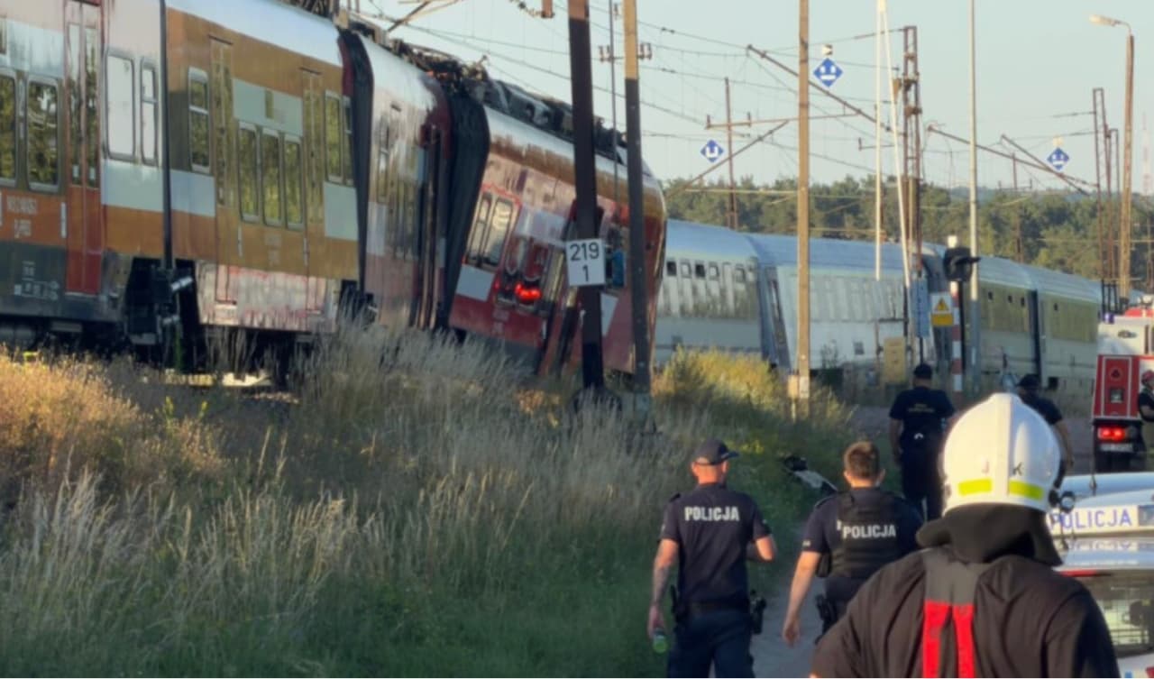 Zderzenie dwóch pociągów w regionie. "Dwie osoby są ranne"
