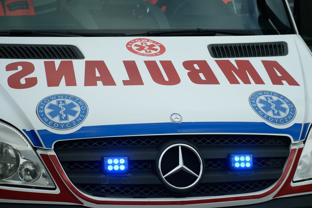 Akcja służb na terenie jednej z firm w regionie. Mężczyzna spadł do zbiornika