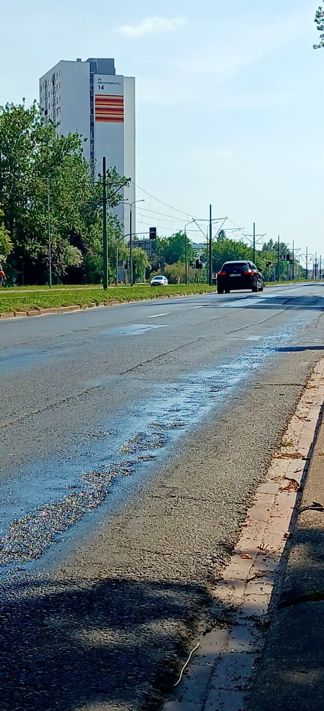 Upał roztapiał asfalt i wyłączał sygnalizacje świetlne w mieście