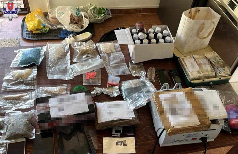 Zamojscy policjanci zabezpieczyli 26 kg narkotyków i 400 tys.zł. Zatrzymano trzy osoby