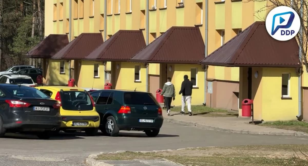 W ośrodku w Czerwonym Borze mieszkają nielegalni migranci. Nikt mieszkańców o