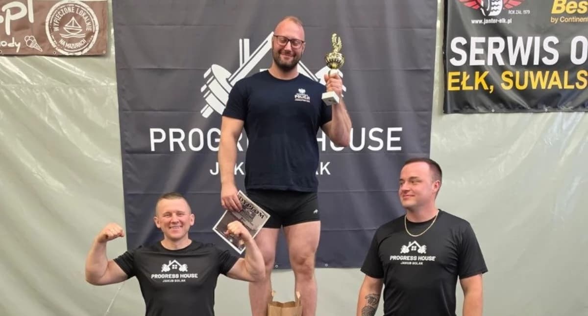 Policjant z Gołdapi z sukcesami. Dwa dni, dwa medale i imponujące 210 kilogramów