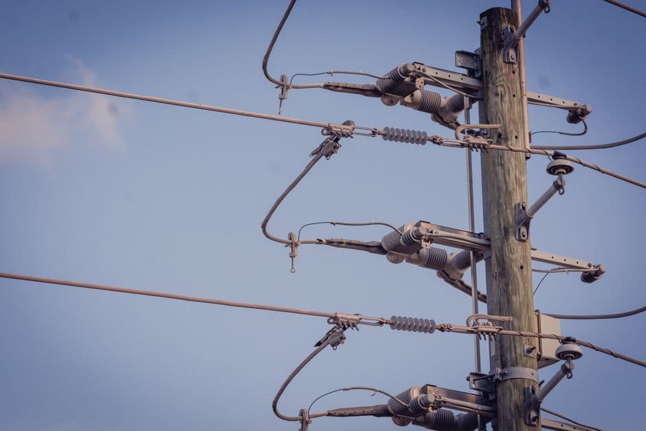 Przerwy w dostawie energii elektrycznej w Sobieniach-Jeziorach i Warszówce