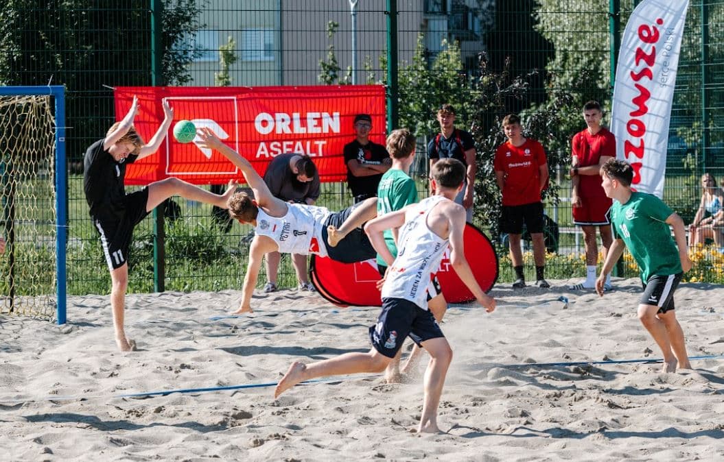 To najlepszy czas dla piłki ręcznej na piasku. Płock młodzieżową stolicą plażówki