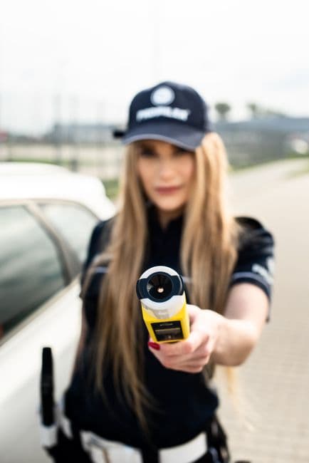 Temat dniaKaskadowe pomiary prędkości na drodze wojewódzkiej nr 985 poprawiają bezpieczeństwoW Tarnobrzegu i Mielcu przeprowadzono dzisiaj akcję „Kaskadowy pomiar prędkości” na drodze wojewódzkiej nr 985. Działania odbyły się w godzinach od 8:00 do 10:00, a ich celem było zwiększenie bezpieczeństwa