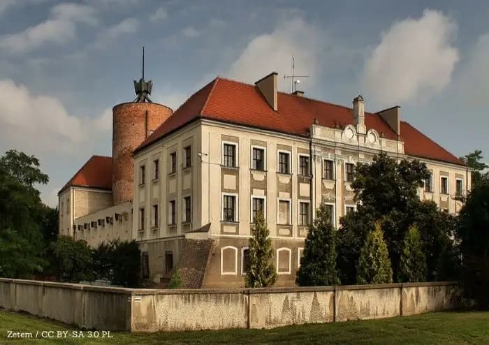 Pogotowie w Głogowie dostało sprzęt, który przyspieszy pomoc na piętrach