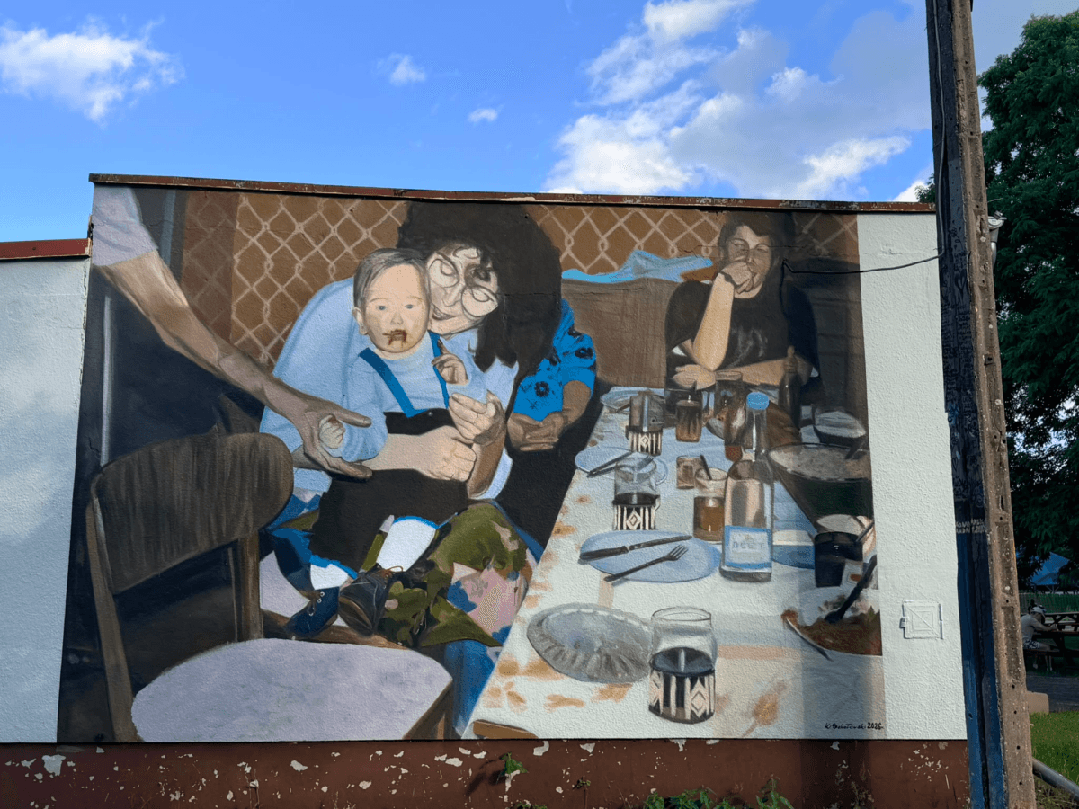 Mural Konrada Sokołowskiego to powrót do dzieciństwa