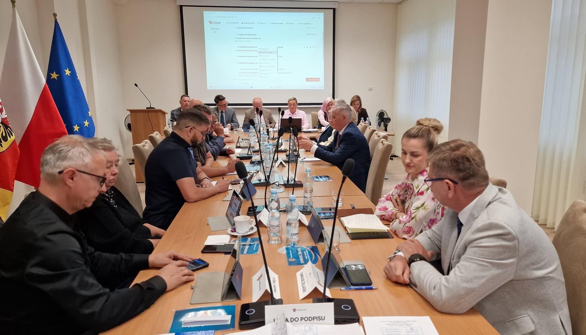 Zarząd Powiatu Jaworskiego z absolutorium i wotum zaufania. Nie obyło się bez podziałów podczas głosowańSamorząd, Ważne