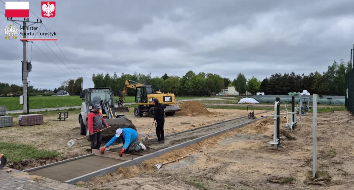 Remontują orlik w Ostrowitem