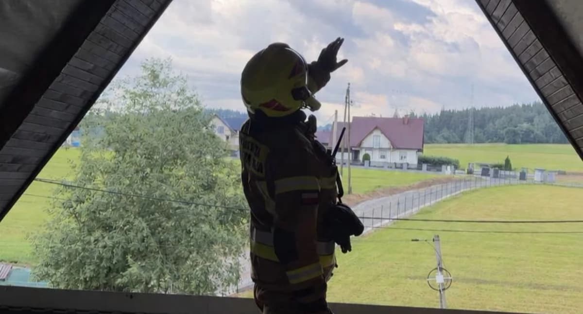 Zawalił się szczyt budynku w Podwilku - interweniowali strażacy