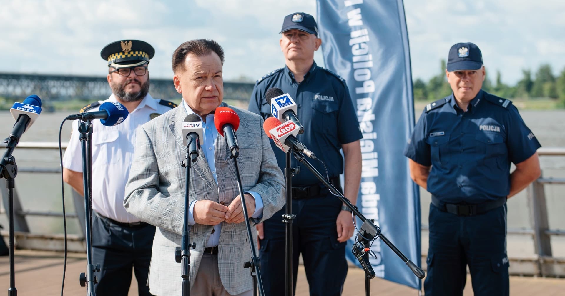 ZDJĘCIA Władze Mazowsza i służby apelują o bezpieczne zachowania podczas wakacji Dziś - UMWMWW