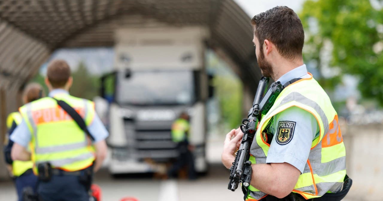 Upał i brak porządnych toalet. Niemiecka policja cierpi na granicy z Polską