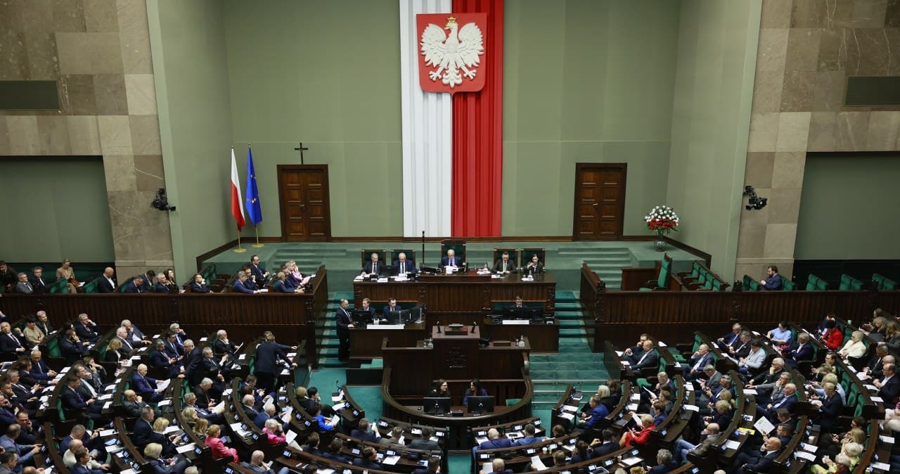 Najnowszy sondaż dla Polsat News. KO na czele, PiS nadrabia straty