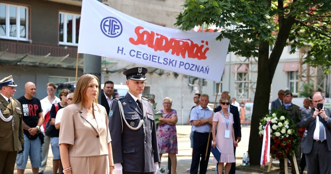 MON tłumaczy się z wpadki ze zdjęciem. "Zapraszam na kawę"
